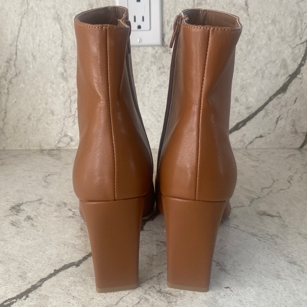 BRAND NEW NEVER WORN ***